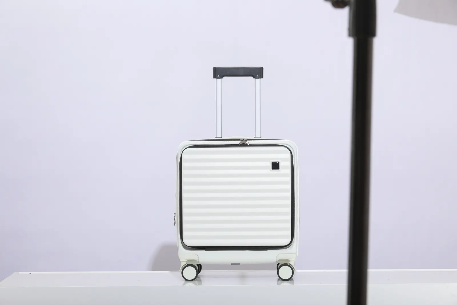 MUGT 613 Front-Opening Carry-On